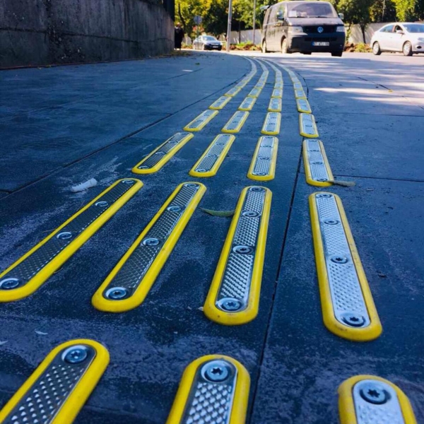 Perceptible Walking Surface